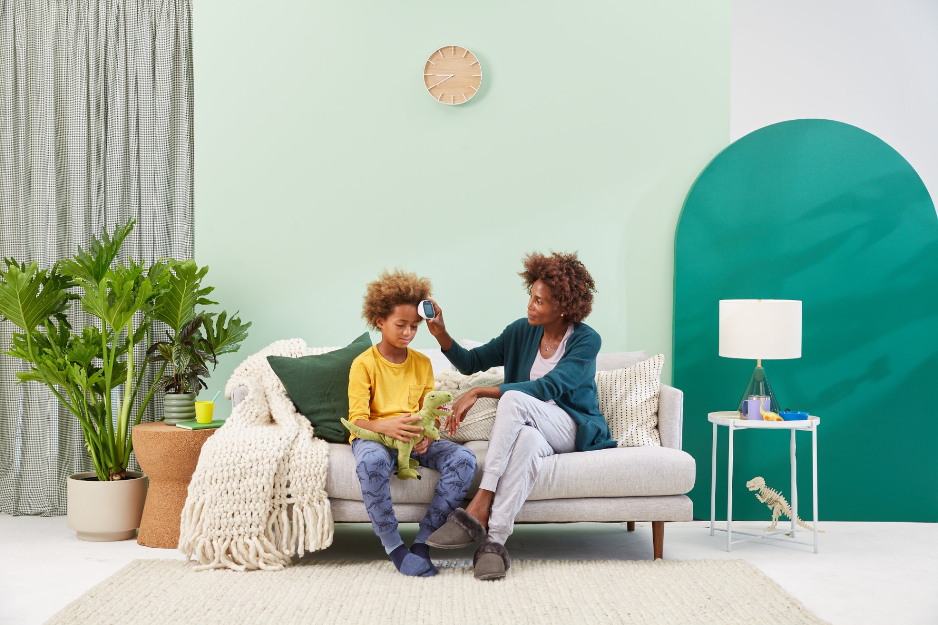 Família utilizando TYTO CARE em casa